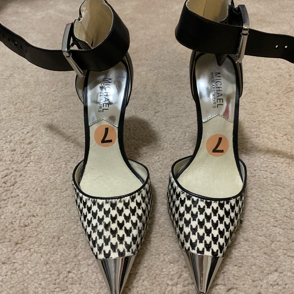 Michael Kors heels never worn